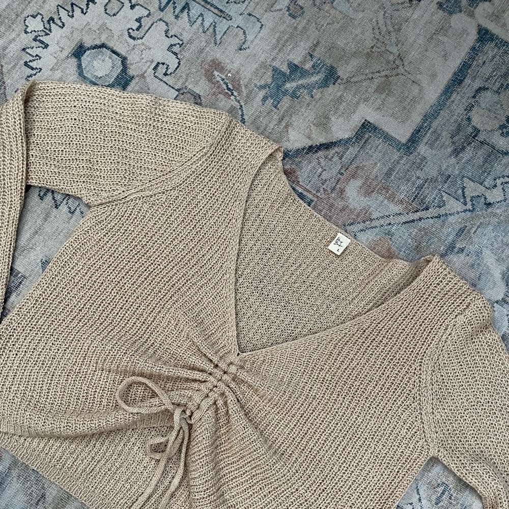 Cropped Tie Knot Sweater | Beige | Large